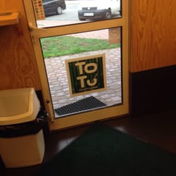 To Tu DumplingsBar - Trash bin next to front door