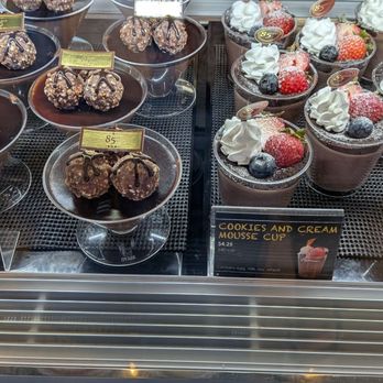 85°C Bakery Cafe-Niles - Bakeries Near Me - Niles, Illinois