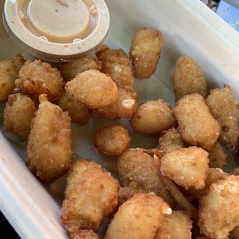 Kettlestrings Tavern - CHEESE CURDS - so, so good. - Bars Near Me - Oak Park, Illinois
