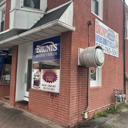 Bruni's Breakfast & Burgers - Outside- it's epic inside!