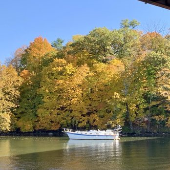 Hudson River Cruises - Beautiful fall foliage! - Boat Charters Near Me - Kingston, New York