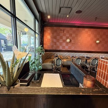Mahari - Hostess stand - African Near Me - Chicago, Illinois