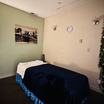 Healing Spa - A quiet and clean massage room - Skin Care Near Me - Seattle, Washington Healing Spa - A quiet and clean massage room - Skin Care Near Me - Seattle, Washington