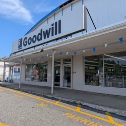 Goodwill NYNJ Store & Donation Center - Entrance