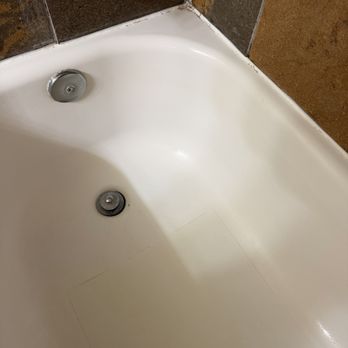 Ramkota Hotel - Casper - Dirty bathtub/shower. - Hotels Near Me - Casper, Wyoming