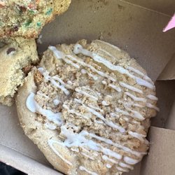 Cinnamon roll cookie