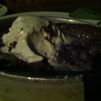 Yard House - A brownie thing - needed more ice cream (ask for it!) - Bars Near Me - Long Beach, California