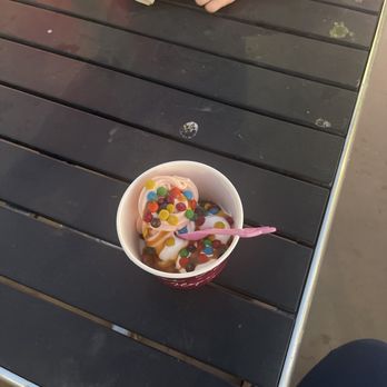 Yogurtland - Great yogurt but management needs to really clean the tables and maintain the outdoor space. - Ice Cream & Frozen Yogurt Near Me - La Quinta, California