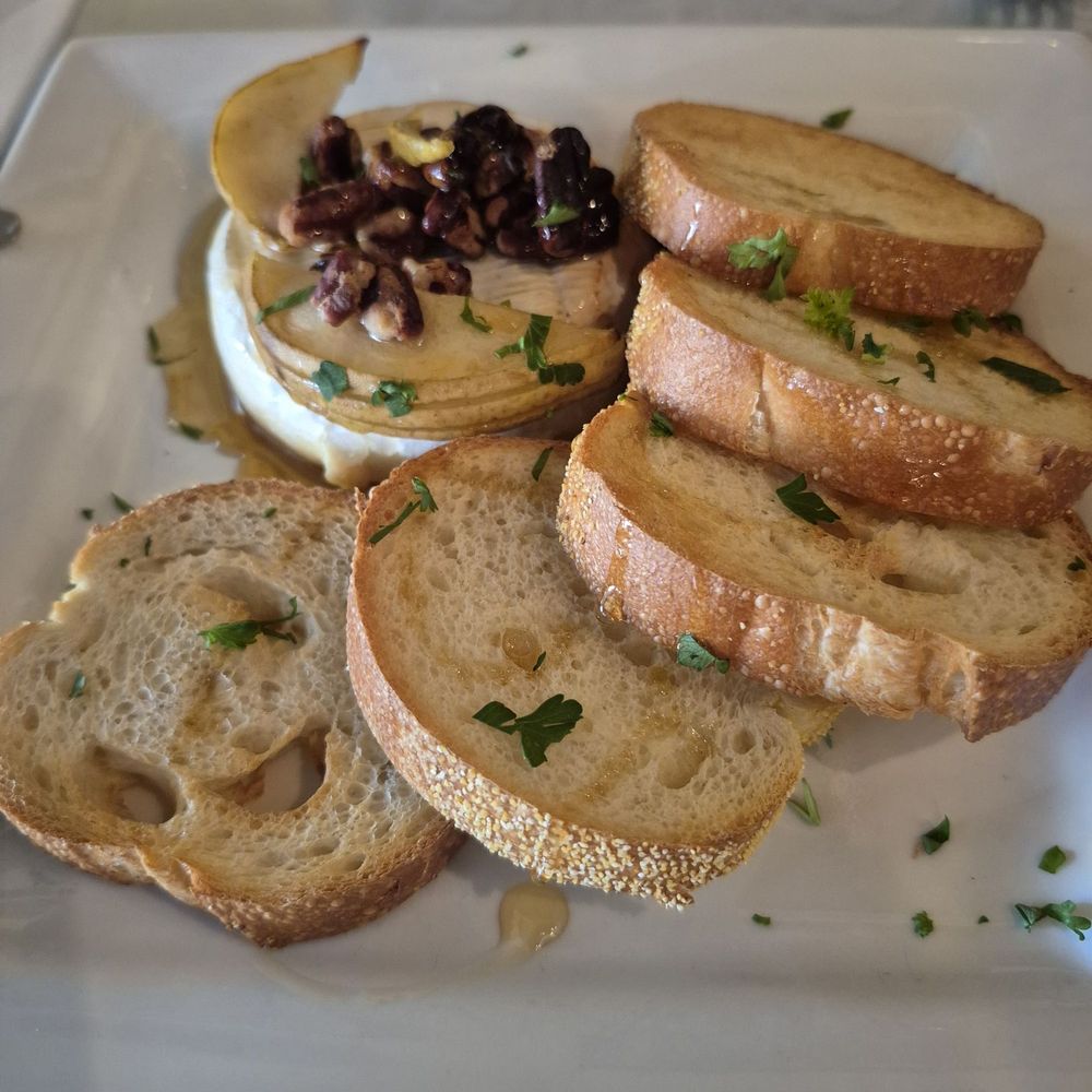 Belle & Maxwell's American /Italian restaurant - Baked Brie and pear - Bars Near Me - West Palm Beach, Florida