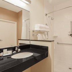 Fairfield Inn & Suites Victoria