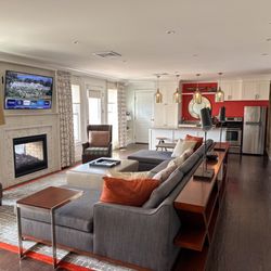 Inn by the Sea - Spacious 2 bedroom suites with plenty of room to gather with freinds and family- direct ocean views