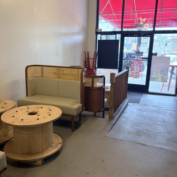 Pan Cha - Seating area - Bubble Tea Near Me - Pittsburgh, Pennsylvania