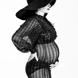 Alias Josie Boudoir Photography - Maternity photographer