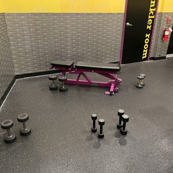 Planet Fitness - 6 sets of weights, often only one set of the majority sitting on the floor in here not being used by anyone. - Gyms Near Me - Palm Harbor, Florida Planet Fitness - 6 sets of weights, often only one set of the majority sitting on the floor in here not being used by anyone. - Gyms Near Me - Palm Harbor, Florida