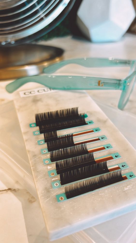 Birch & Willow Beauty Logo