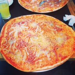 Stora pizzor! Denna en helt suverän gorgonzolapizza