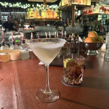 Maple & Ash - Drinks at the bar - Steakhouses Near Me - Scottsdale, Arizona Maple & Ash - Drinks at the bar - Steakhouses Near Me - Scottsdale, Arizona