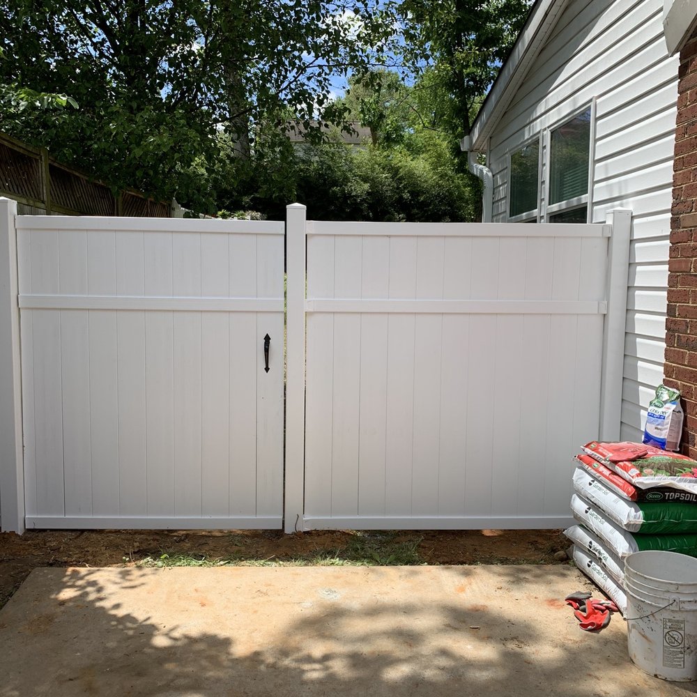 Vinyl gate