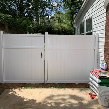 Jcm Contractor - Vinyl gate - General Contractors Near Me