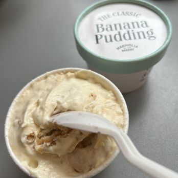 Magnolia Bakery - Banana Pudding (and the unopened Chocolate Pudding) - Desserts Near Me - New York, New York Magnolia Bakery - Banana Pudding (and the unopened Chocolate Pudding) - Desserts Near Me - New York, New York