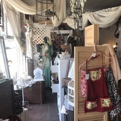 Peddlers Market Antiques & Uniques