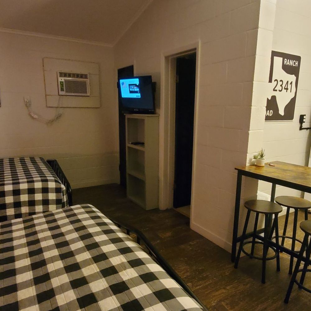 Thunderbird Resort - Hotels Near Me - Burnet, Texas Thunderbird Resort - Hotels Near Me - Burnet, Texas
