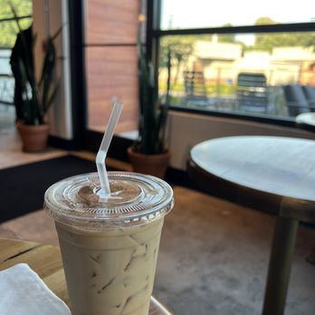 East Pole - Iced chai w vanilla - Coffee Roasteries Near Me - Atlanta, Georgia