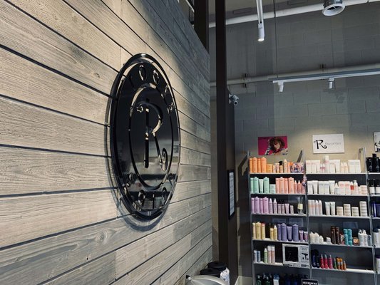 Roots Salon by null
