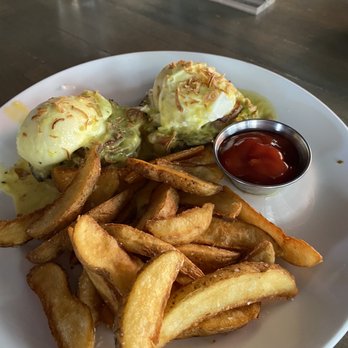 Briar Common Brewery + Eatery - Green chili egg Benedict - New American Near Me - Denver, Colorado Briar Common Brewery + Eatery - Green chili egg Benedict - New American Near Me - Denver, Colorado