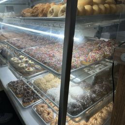 They had plenty of donuts at 6:30am They had plenty of donuts at 6:30am