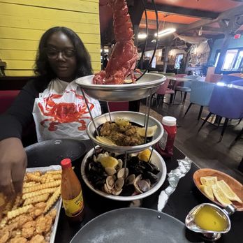 Lobster House Seafood Restaurant - Seafood tower and fried basket - American Near Me - Myrtle Beach, South Carolina
