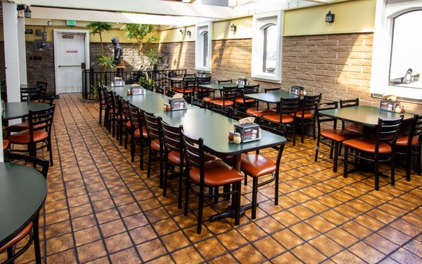 Round Table Pizza by null