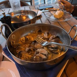 Cedars Floating Restaurant - Clams with butter wine sauce.