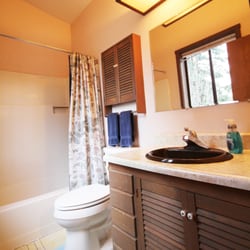 River's Bend Vacation Home - Upstairs bathroom