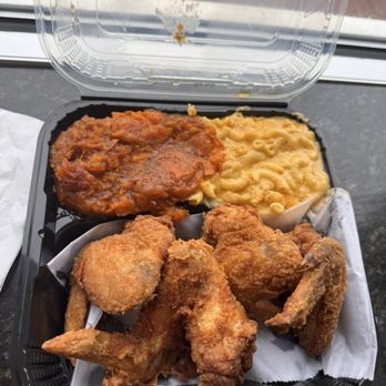 Henry's Soul Cafe - Fried Chicken Wings Macaroni and Cheese Candied Yams - Southern Near Me - Washington, DC, District of Columbia