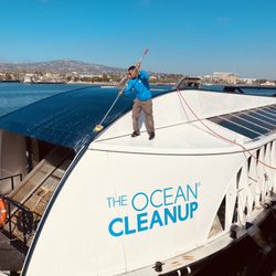 Kiwi Kleen - Cleaning the boat to keep a clean ocean!