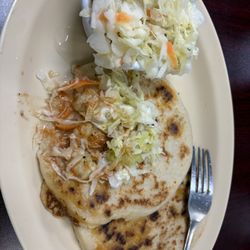 Antojitos Guanacos - Pupusas revueltas with curtido