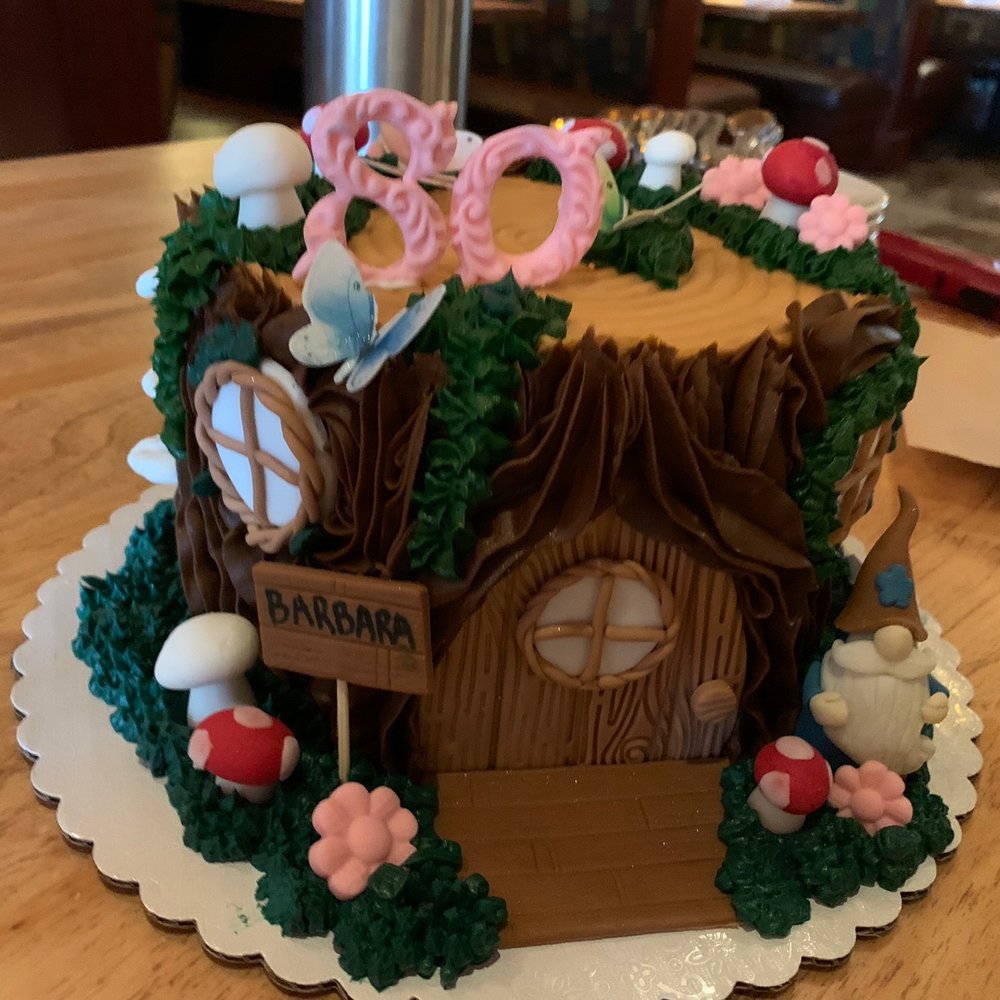 SweetArts - Custom cake created by SweetArts talented cake designer - Cupcakes Near Me - Tracy, California