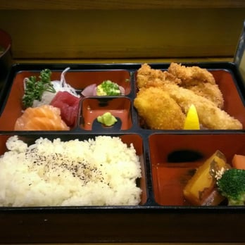 Yasube - La formule bento du midi à 14,60€ (la composition varie selon les jours), avec petite salade, tsukemono, thé et soupe - Japanese Near Me - Paris, 75 Yasube - La formule bento du midi à 14,60€ (la composition varie selon les jours), avec petite salade, tsukemono, thé et soupe - Japanese Near Me - Paris, 75