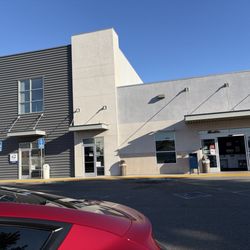 USPS - Open before 8:30 To drop off print QR code no wait LOVE