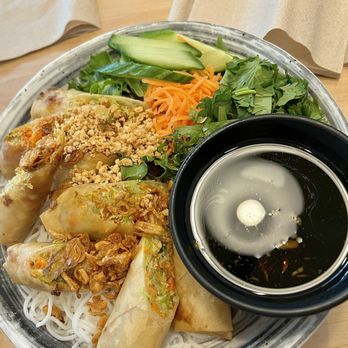 Lúa Viet Kitchen - Full Crispy Vegan Rolls (4) Cha Gio Chay - Vietnamese Near Me - Houston, Texas