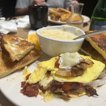 Cheeser's Palace Cafe - Bacon, Brie and tomato omelette with cheese grits. Mango mimosa delicious! - Breakfast & Brunch Near Me - Clermont, Florida