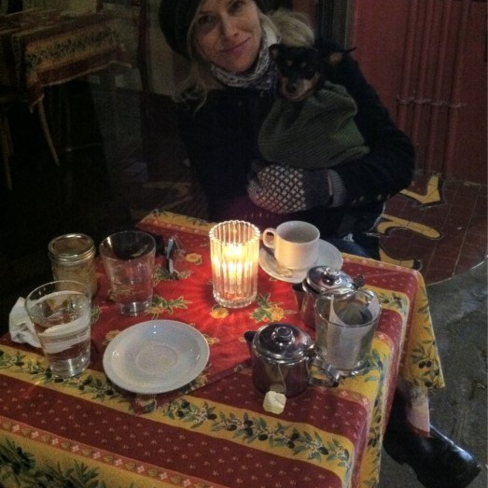 La Palette - Outdoor sidewalk table just for us, so we could enjoy a warm green tea by candlelit. Very cool! - French Near Me - Toronto, Ontario La Palette - Outdoor sidewalk table just for us, so we could enjoy a warm green tea by candlelit. Very cool! - French Near Me - Toronto, Ontario
