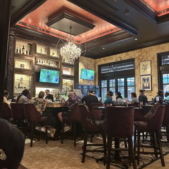 Ruth's Chris Steak House - bar area - Steakhouses Near Me - New Orleans, Louisiana
