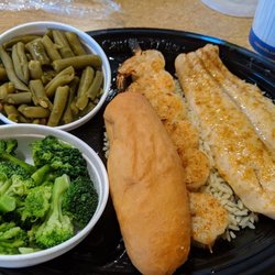 Captain D's - White Fish & Shrimp Skewer Grilled Dinner with side of Green Beans and Broccoli. Total 370 calories with eating the bread or rice.