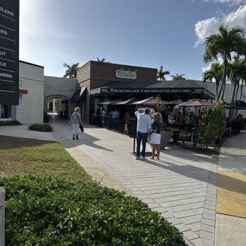 McGregor's Public House - Outside - Irish Pub Near Me - Fort Myers, Florida McGregor's Public House - Outside - Irish Pub Near Me - Fort Myers, Florida