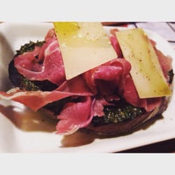 Prima Bruschetteria - Grana padano, parma e pesto de manjericão