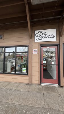 Tres Lecheria by null