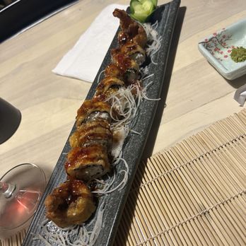 Lit Sushi - Golden Shrimp Tempura Roll - Sushi Bars Near Me - North Hollywood, California Lit Sushi - Golden Shrimp Tempura Roll - Sushi Bars Near Me - North Hollywood, California