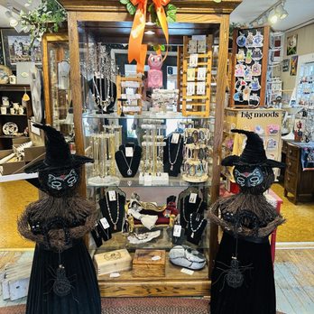 Smoky Mountain Cat House - Pet Stores Near Me - Pigeon Forge, Tennessee